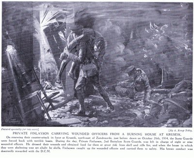 Private Finlayson won een DCM voor het dragen van gewonde officieren uit een brandend huis in Kruseik in oktober 1914 door Arthur Kemp Tebby